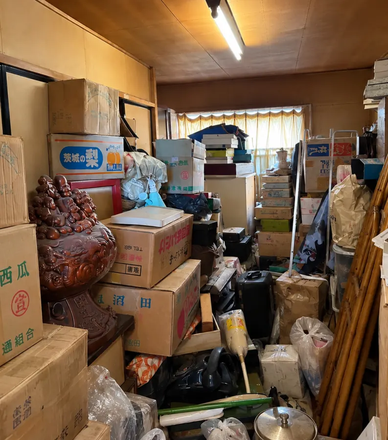 高崎市・和室（天井近くまで荷物）の作業前