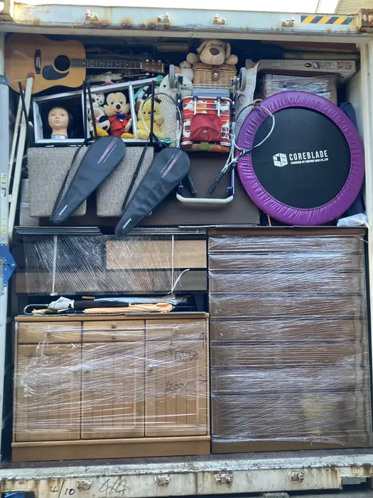 家具・家電・日用品を一つのコンテナに（海外輸出用コンテナへの積み込み）